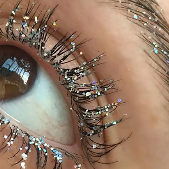 Mascara - Picture 4 of 5